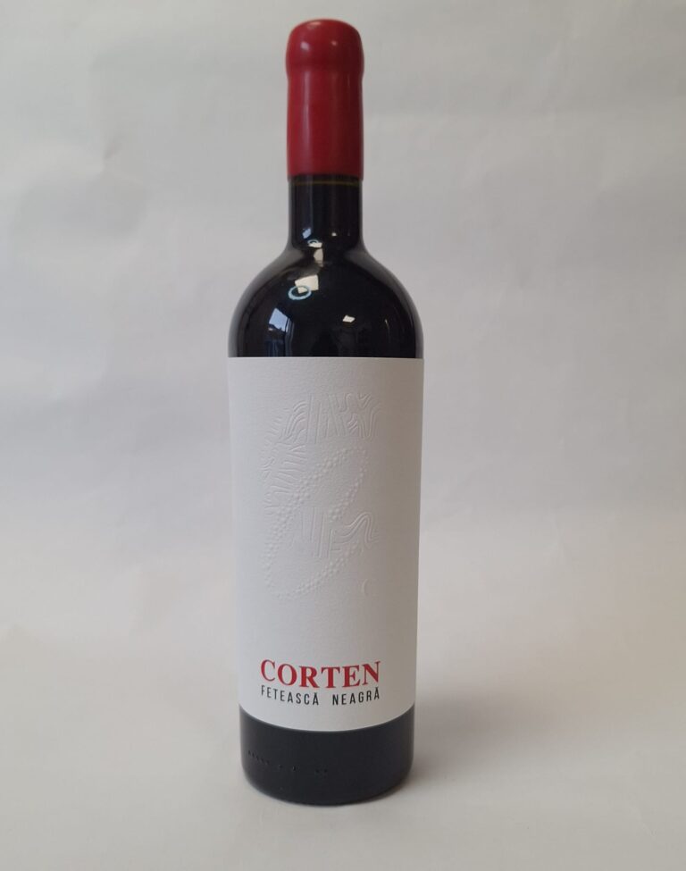 bottle of red wine feteasca neagra